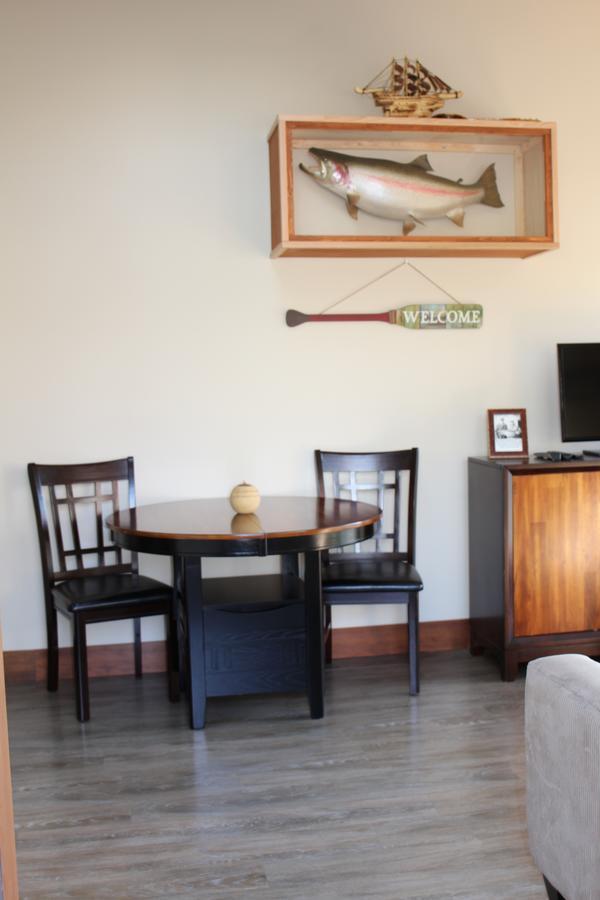 Tilby'S Rainbow Cottage Port Renfrew Esterno foto